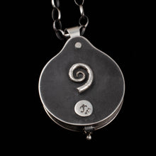 Load image into Gallery viewer, Trillium Magnifying Glass Locket - Rumination Jewelry
