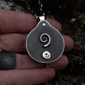 Trillium Magnifying Glass Locket - Rumination Jewelry