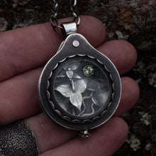 Load image into Gallery viewer, Trillium Magnifying Glass Locket - Rumination Jewelry